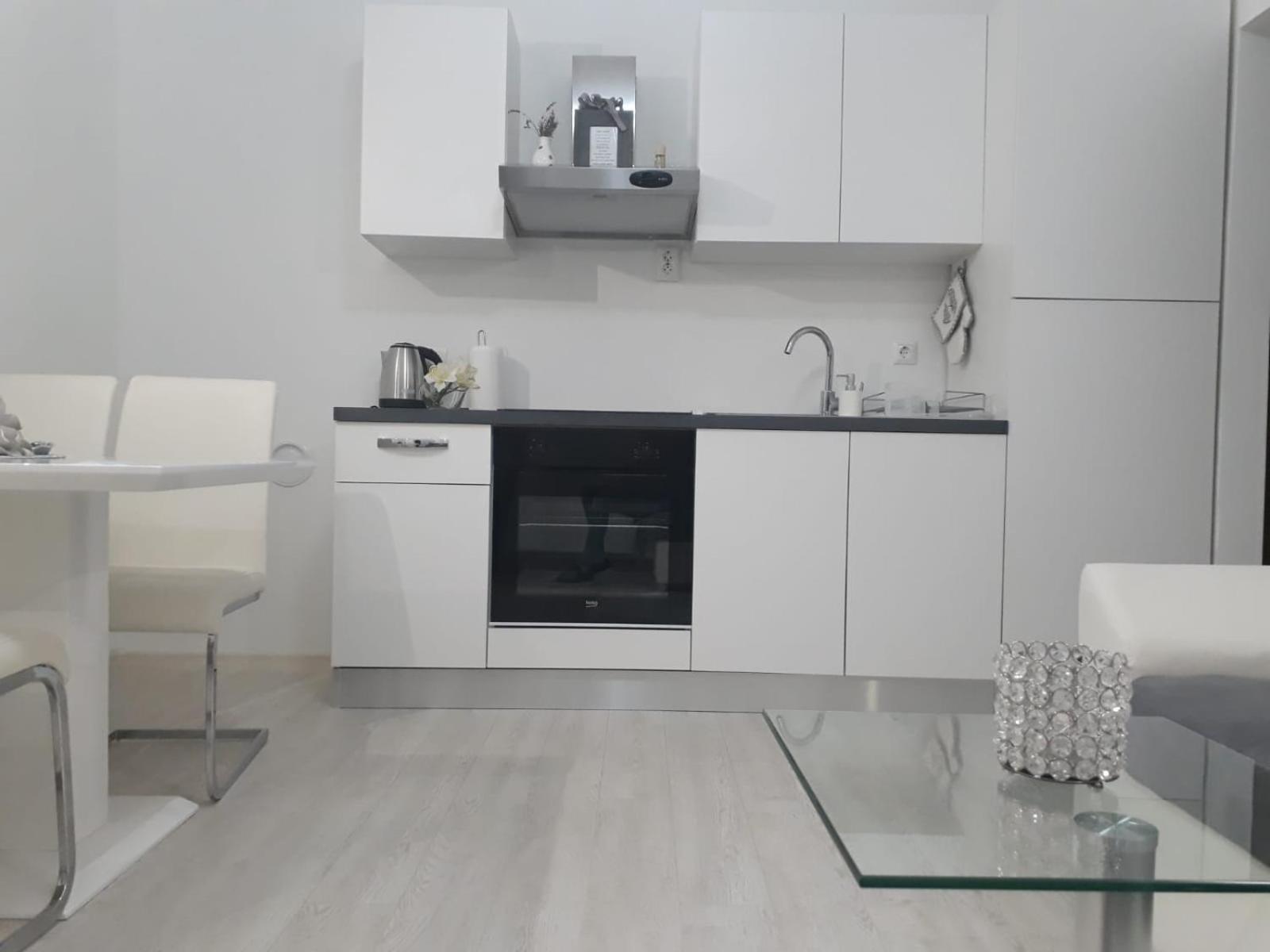 Apartman Kristina - Self Check In & Check Out Otočac Esterno foto