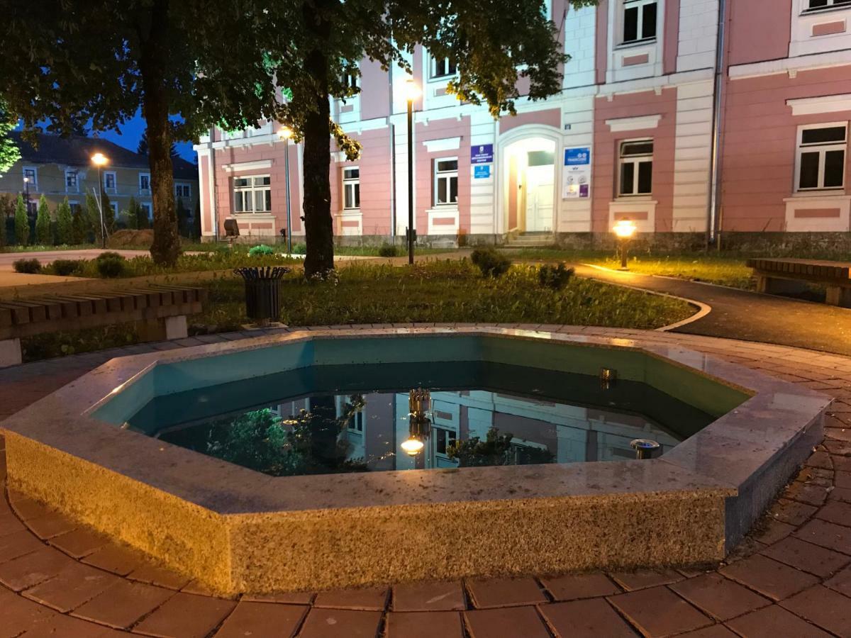 Apartman Kristina - Self Check In & Check Out Otočac Esterno foto