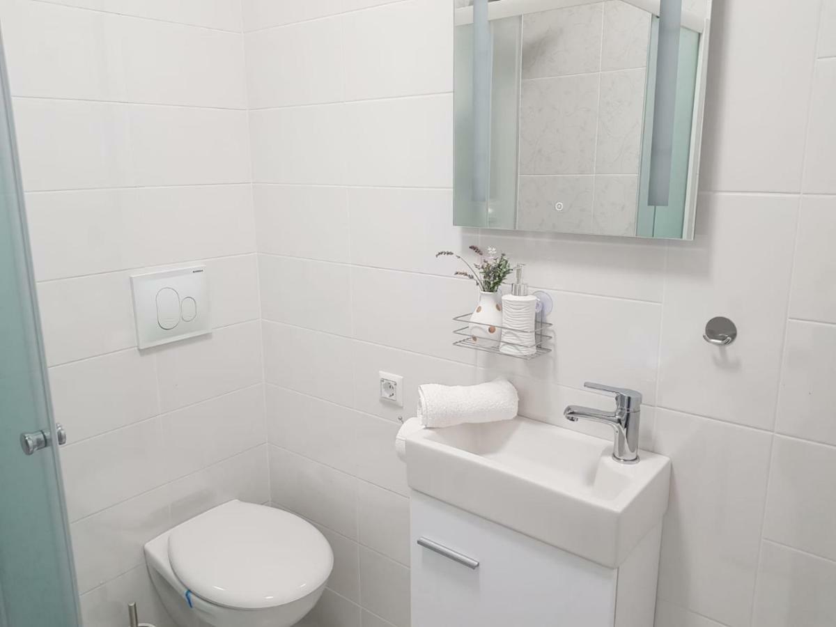 Apartman Kristina - Self Check In & Check Out Otočac Esterno foto